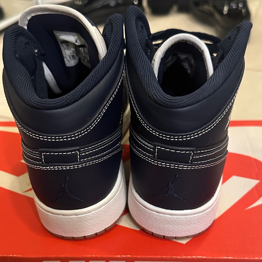 Jordan 1 Retro Obsidian - Picture 3 of 5